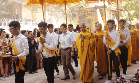 Hàng ngàn người đến với Đại lễ Vu Lan báo hiếu tại chùa Cổ Am