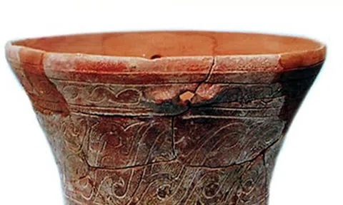 Nghệ thuật tạo dáng trên gốm Phùng Nguyên