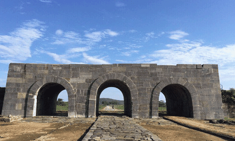 Tu sửa mái vòm và bảo tồn cổng Nam di sản Thành Nhà Hồ