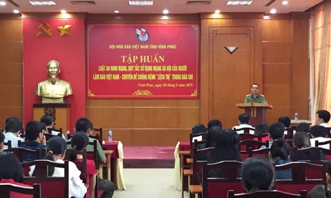 Tập huấn về "Quy tắc sử dụng mạng xã hội của người làm báo"