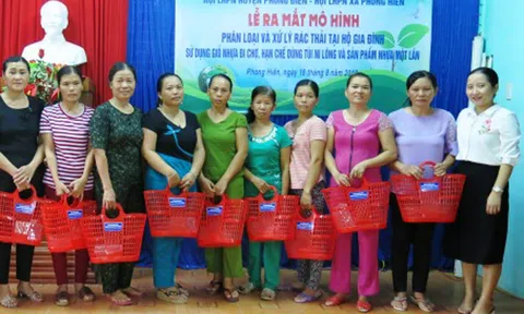 Phong Điền: Ra mắt mô hình phân loại, xử lý rác thải tại hộ gia đình