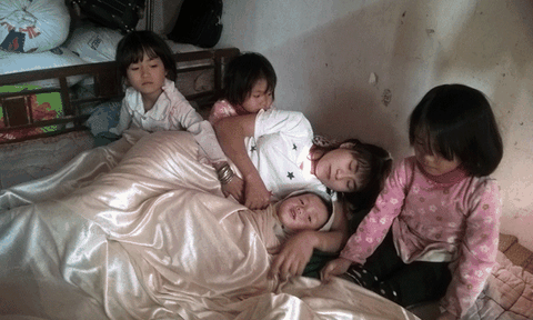 Nghệ An: Gần 4 năm xét xử một vụ li hôn không xong, một bà mẹ với 4 đứa con “sống khổ hơn chết”