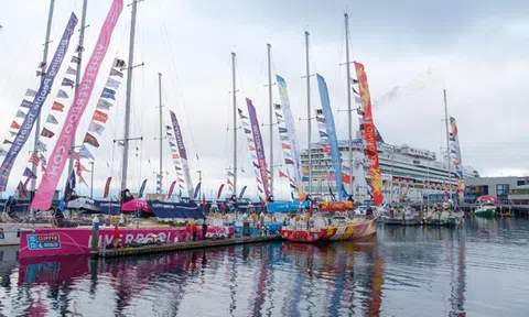 "Tín đồ du lịch" kéo tới Shophouse Europe đông nghịt