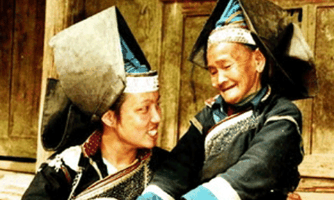 Độc đáo trang phục phụ nữ Pa Dí