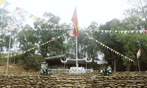 Ngôi đền cổ thiêng dưới chân núi Rú Trăm