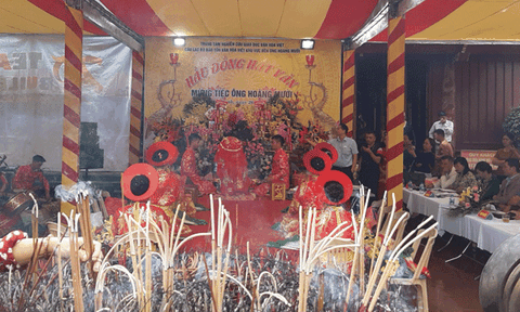 Hội đền ông Hoàng Mười và việc bảo tồn tục hát văn hầu đồng