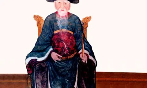 Sự vận động thể loại của Đường luật bát cú sau khi du nhập vào thơ Việt Nam