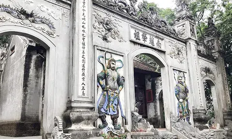 Từ "Cao sơn cảnh hành" đến ý nghĩa hoành phi câu đối ở Đền Hùng