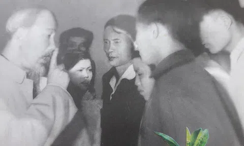 "Dưới chân rú Tháp" của tác giả Trần Ngọc Khánh