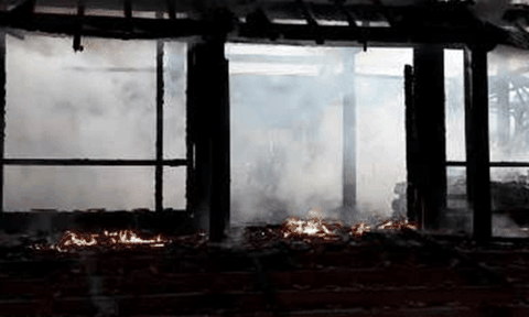 Hà Tĩnh: Đầu năm “bà hỏa” thiêu rụi nhà gỗ 3 gian khi gia chủ đi vắng