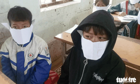 Nhắc nhở, phê bình vụ học sinh đeo khẩu trang bằng giấy ở Nghệ An