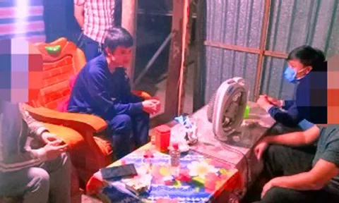 Hà Tĩnh: Giữa mùa dịch Covid -19 vẫn rủ bạn về nhà “mở tiệc” ma túy đá 