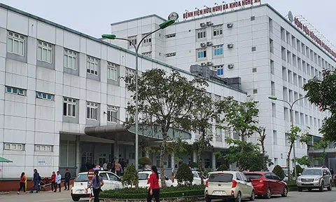 Nghệ An: “Tuồn” thuốc bệnh viện ra ngoài, nữ nhân viên bị bắt