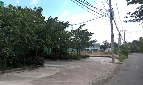 "Vận động nhân dân thi đua lao động và phát triển là mục tiêu"...