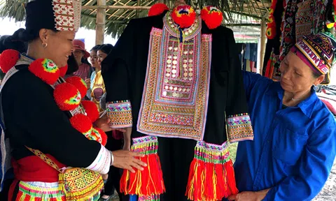 Tuyên Quang: Bạc trong tín ngưỡng của người Dao Đỏ