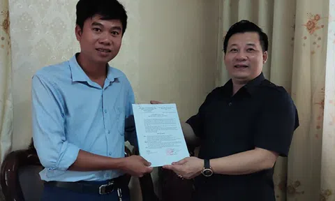 Ông Hoàng Văn Kiểm nhận Quyết định bổ nhiệm làm Phó Giám đốc Trung tâm truyền thông Phương Nam Plus