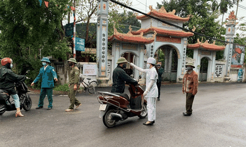 Người dân Vĩnh Tường đồng thuận thực hiện các biện pháp phòng chống dịch Covid-19