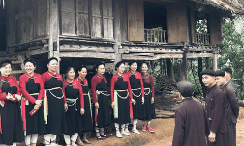 Người Cao Lan ở Tuyên Quang giữ nếp nhà cổ