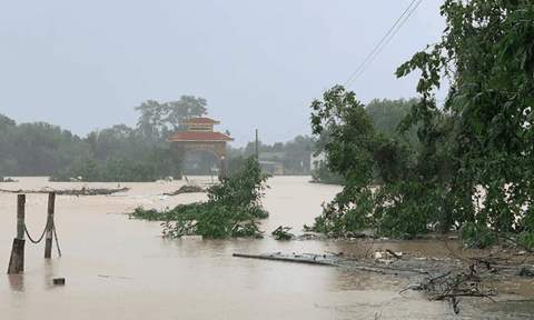 Hà Tĩnh: Mưa lớn kéo dài, nhiều nơi bị ngập