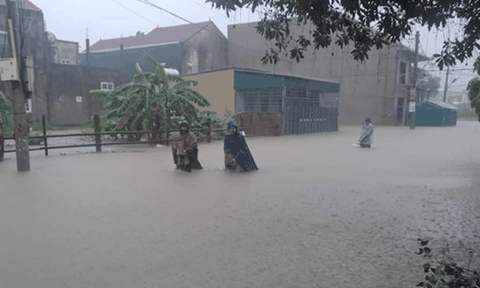 Hà Tĩnh: Mưa lớn, nhiều xã hạ lưu hồ Kẻ Gỗ ngập sâu, cô lập hoàn toàn