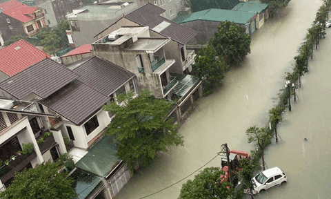 Quảng Ngãi: Thăm hỏi, ủng hộ 400 triệu đồng tỉnh Thừa Thiên Huế và Quân khu IV khắc phục hậu quả thiên tai