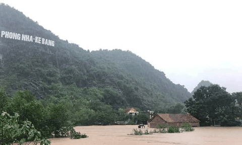 Tạp chí điện tử Văn hiến Việt Nam đồng hành cùng bạn đọc về với vùng lũ miền Trung