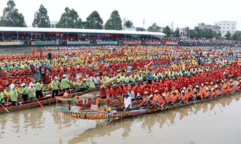 Phum sóc rộn ràng chờ khai hội Oóc Om Bóc - đua ghe Ngo 2020