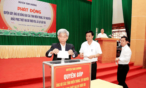 Tam Dương ủng hộ đồng bào miền Trung, Tây nguyên bị lũ lụt