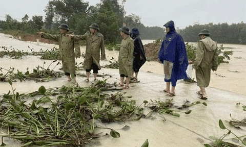 Hà Tĩnh: Mưa lớn gây ngập cục bộ ở một số tuyến đường và hàng chục nhà ở dân cư trên địa bàn huyện Can Lộc