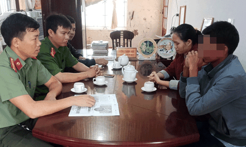 Hà Tĩnh: Công an huyện Cẩm Xuyên làm việc với 2 đối tượng đăng tải thông tin sai sự thật trên Facebook