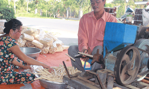 Tiền Giang: Bánh ống - Món quà ăn vặt của tuổi thơ