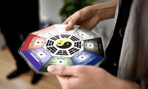 Những sai lầm nguy hại khi treo gương bát quái trước cửa nhà