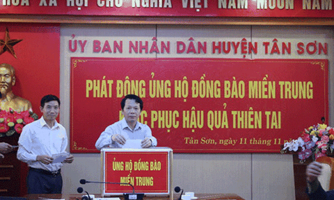 Huyện Tân Sơn phát động ủng hộ đồng bào miền Trung bị lũ lụt