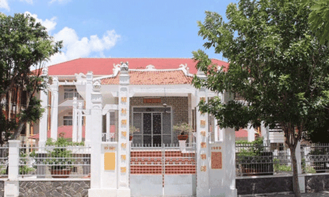 Đền thờ Ân sư tiền vãng ở Bến Tre