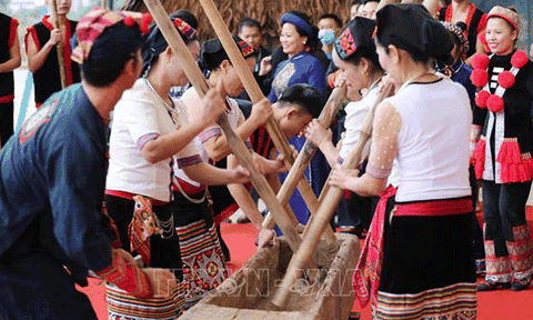 Bảo tồn văn hóa, chữ viết - gìn giữ diện mạo văn hóa riêng của mỗi dân tộc