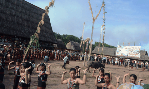 Độc đáo phong tục “ngủ duông” của đồng bào Cơ Tu