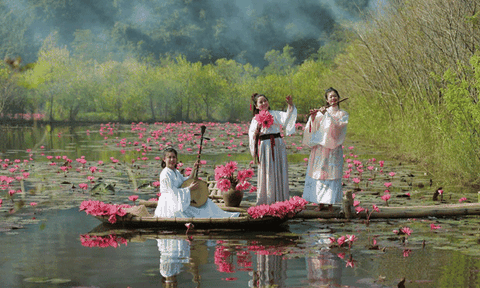 Mê đắm ngắm thiếu nữ hóa trang thành thiếu nữ thời xưa