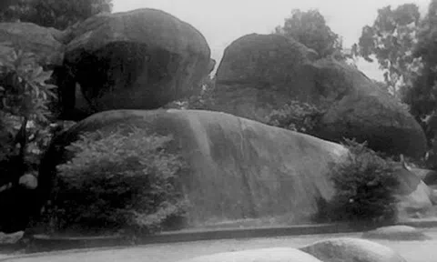 Lý giải tượng đá ông Chồng bà Chồng