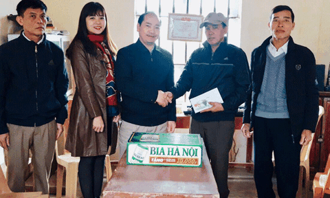 Xã Tân Hương tổ chức các hoạt động thăm hỏi, tặng quà nhân dịp lễ Noel năm 2020