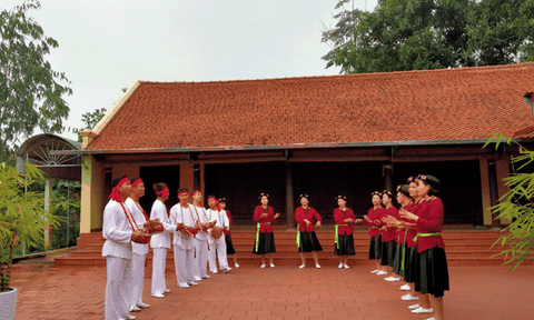 Hỗ trợ kinh phí cho Nghệ nhân văn hóa phi vật thể và CLB dân ca tiêu biểu