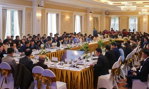 Tọa đàm "Toàn cảnh bất động sản 2021 - Nhận diện xung lực mới"