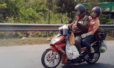 Xong Tết, nhiều người lao động ngược gió mưu sinh