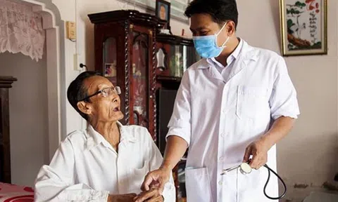 Bác sỹ Khmer hết lòng chăm sóc sức khỏe cho dân nghèo