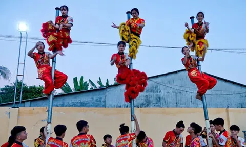 Chuyện về đội lân nữ Cần Thơ