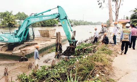 Ðẩy nhanh tiến độ thi công kè chống sạt lở sông Ô Môn và vàm Rạch Tra