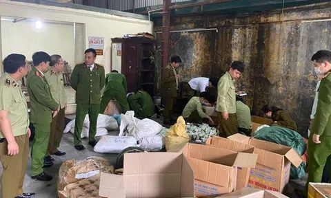 Hà Nam: Bắt quả tang cơ sở gia công, đóng gói lượng lớn thuốc đông y gia truyền nghi giả