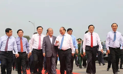 Thủ tướng Nguyễn Xuân Phúc dự lễ thông xe cầu Cửa Hội nối bờ sông Lam