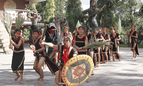 Những biến đổi trong đời sống tín ngưỡng của người Ba Na