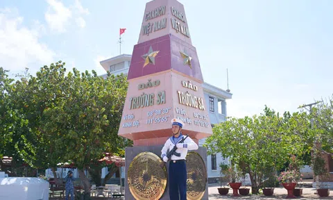 Thao thức "Về giữa đất trời Trường Sa"