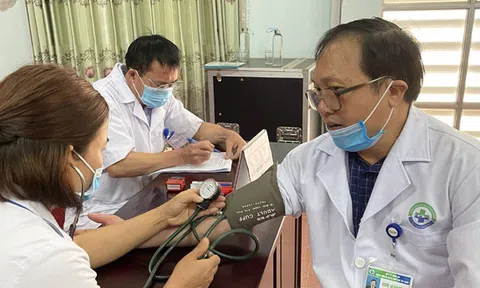 Nghệ An chính thức tiêm vắc-xin Covid-19 cho cán bộ y tế tại các bệnh viện